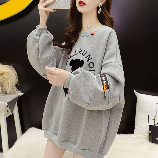 Tikandite ja ümara kaelusega igapäevane naiste dressipluus