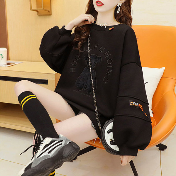 Tikandite ja ümara kaelusega igapäevane naiste dressipluus