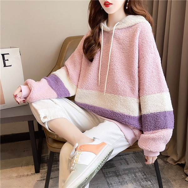 Naiste kapuutsiga sulevilt