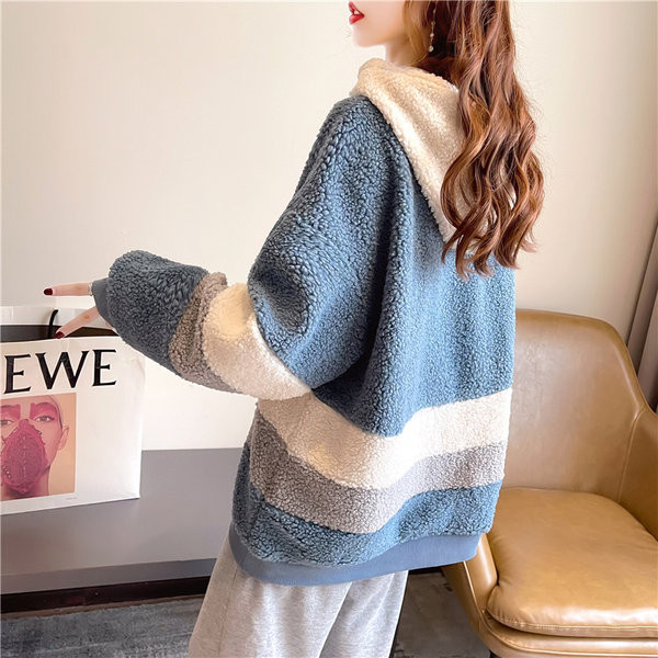 Naiste kapuutsiga sulevilt