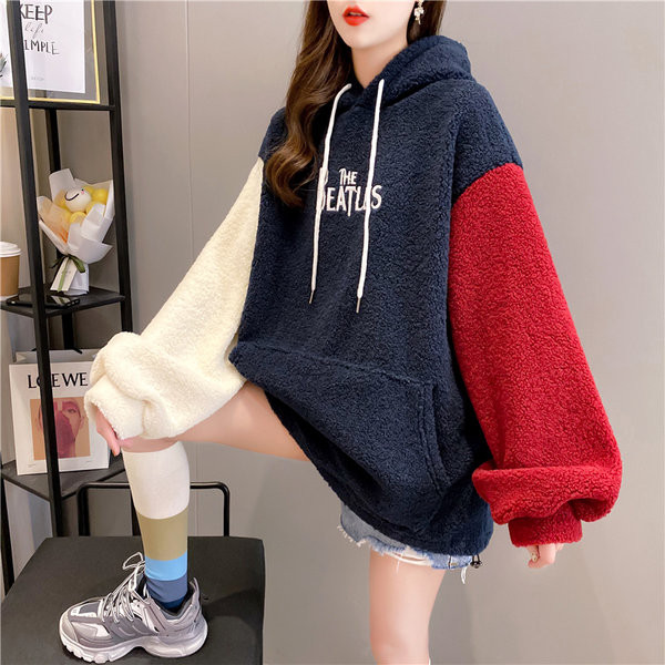 Λούτρινο φούτερ με κουκούλα και κεντητή επιγραφή για γυναίκες