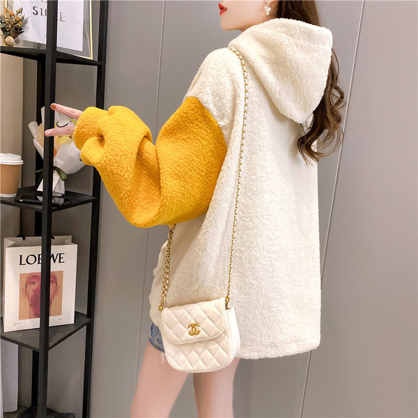 Λούτρινο φούτερ με κουκούλα και κεντητή επιγραφή για γυναίκες