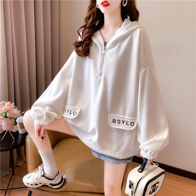 Moodne kapuutsiga dressipluus ja tikitud kiri