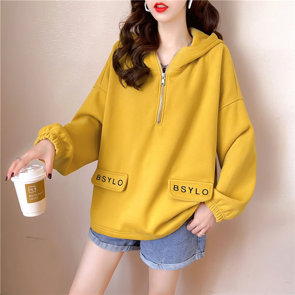 Moodne kapuutsiga dressipluus ja tikitud kiri