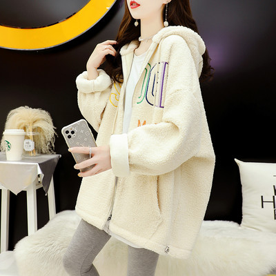 Kapuutsiga plüüsis dressipluus ja tikitud kiri