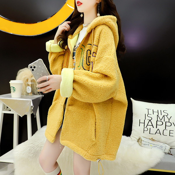 Kapuutsiga plüüsis dressipluus ja tikitud kiri