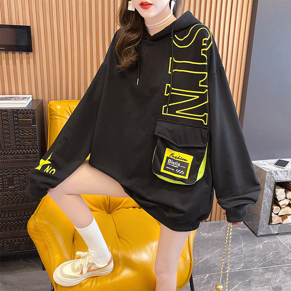 Lai tasku ja aplikatsiooniga dressipluus naistele