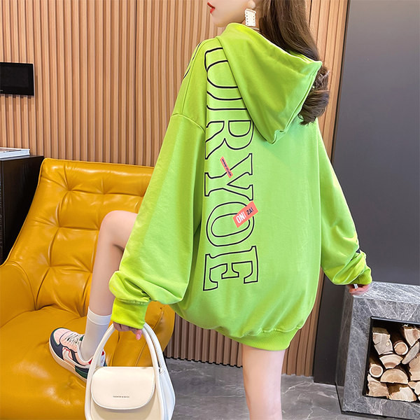 Lai tasku ja aplikatsiooniga dressipluus naistele