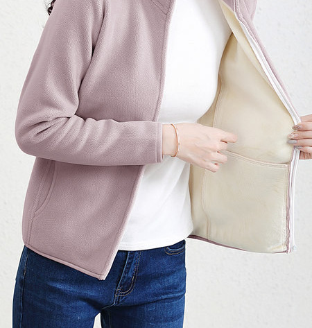 Puha női pulóver magas gallérú cipzárral és felirattal