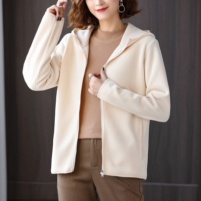 Lihtne mudel kapuutsiga naiste dressipluus