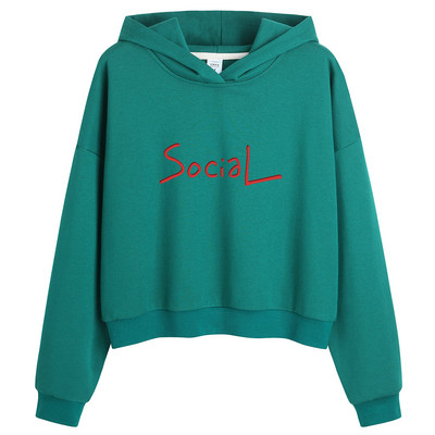 Naistele mõeldud kevadine kapuutsiga dressipluus