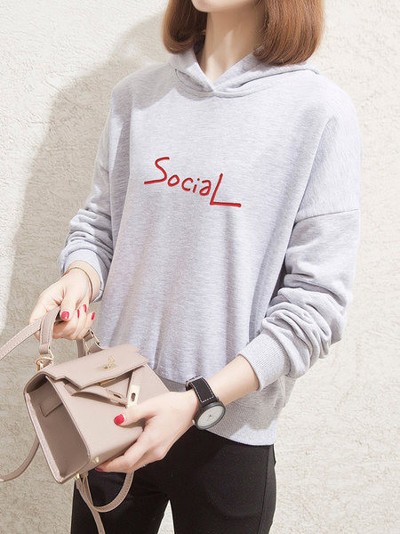 Naistele mõeldud kevadine kapuutsiga dressipluus