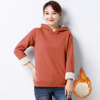 Naiste tepitud dressipluus kirja ja kapuutsiga