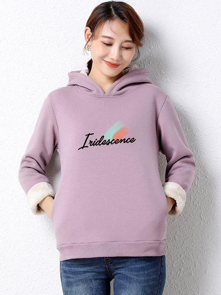 Naiste tepitud dressipluus kirja ja kapuutsiga