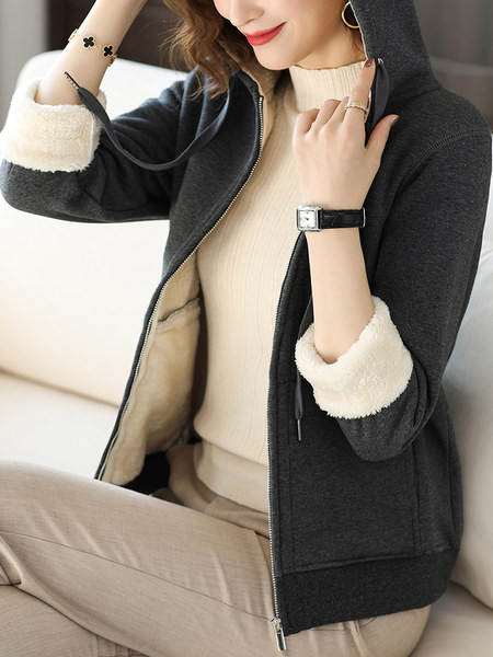 Kapuutsiga ja sulevoodriga talvine dressipluus naistele