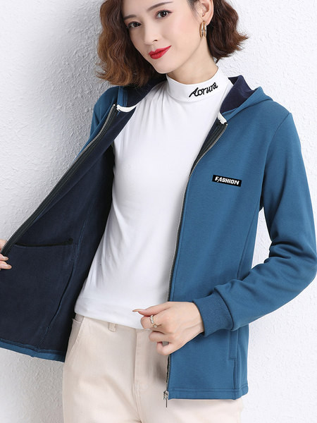 Sirge mudeliga naiste dressipluus luku ja kapuutsiga - mitu mudelit