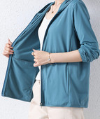 Női sport pulóver kapucnival és cipzárral