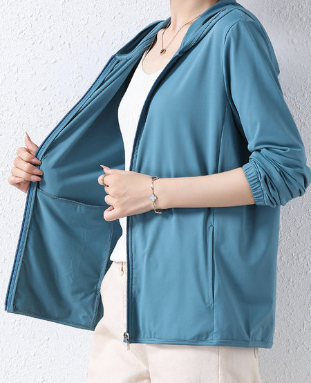 Női sport pulóver kapucnival és cipzárral