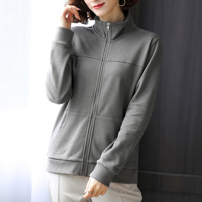 Naiste sügisene dressipluusi tavaline taskute ja lukuga mudel