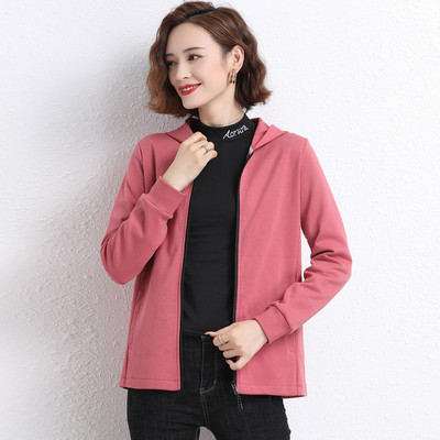 Õhuke kevadine kapuutsiga dressipluus ja tikitud kiri