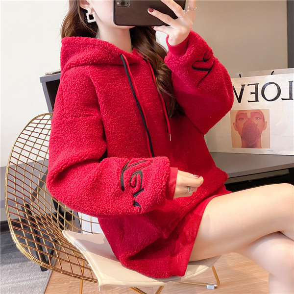 Naiste punast värvi kapuutsiga ja taskuga suleline dressipluus