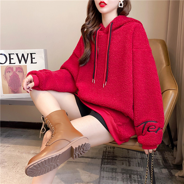 Naiste punast värvi kapuutsiga ja taskuga suleline dressipluus