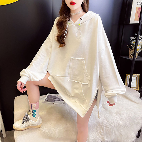 Lai lipsude ja kapuutsiga naiste dressipluus