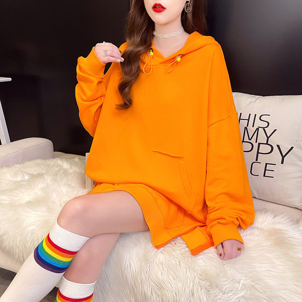 Lai lipsude ja kapuutsiga naiste dressipluus