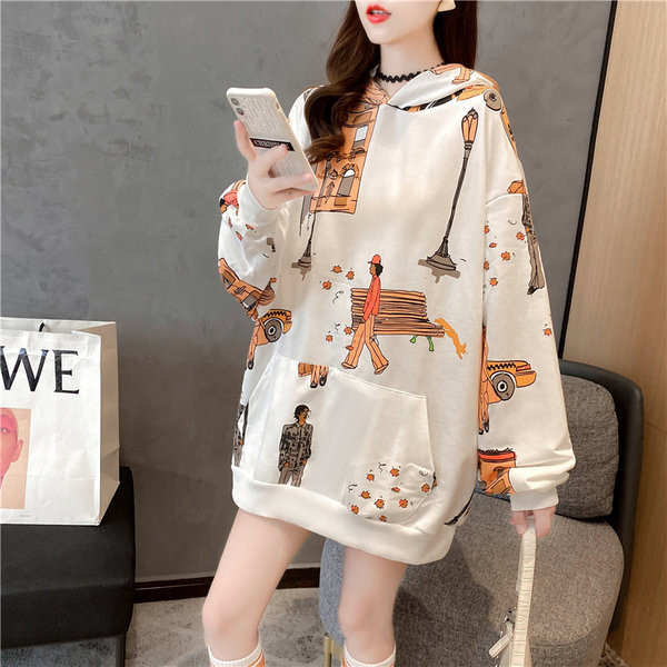 Női pulóver kapucnival és mintával - széles modell