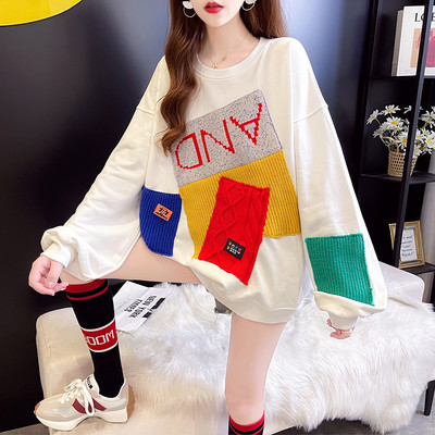 Sügisene naiste dressipluus ovaalse dekoltee ja embleemiga