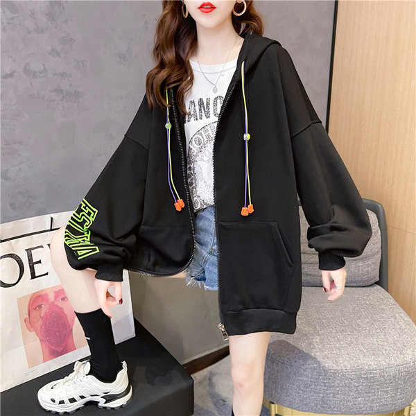 Laia mudeliga naiste dressipluus luku ja värvilise kirjaga