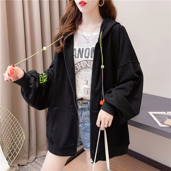 Laia mudeliga naiste dressipluus luku ja värvilise kirjaga