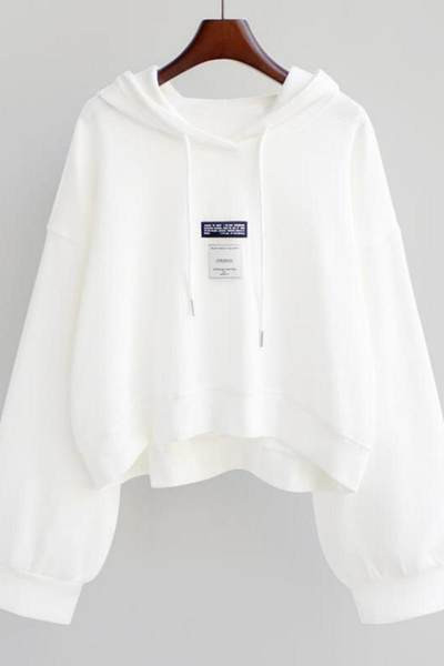 Igapäevane naiste dressipluus kapuutsiga ja embleemiga