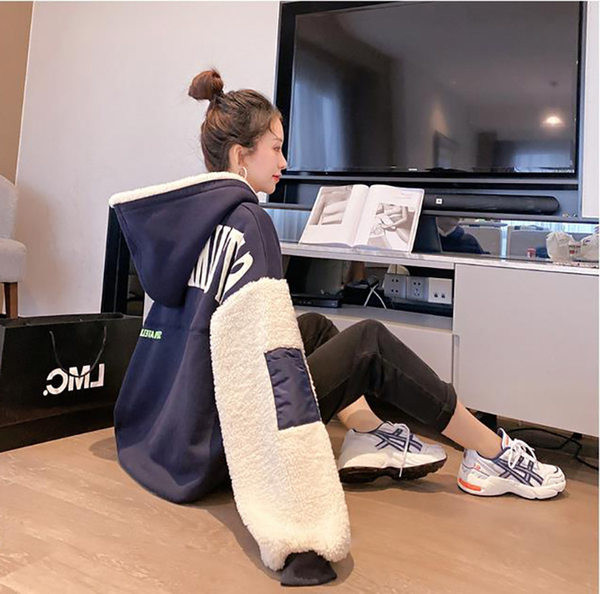 Naiste sportlik dressipluus kapuutsiga ja paksu sametvoodriga