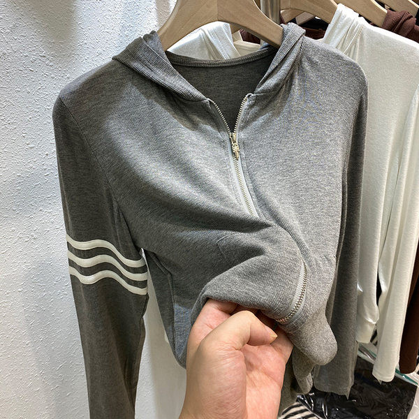 Καθημερινό γυναικείο φούτερ με κουκούλα - τρία χρώματα