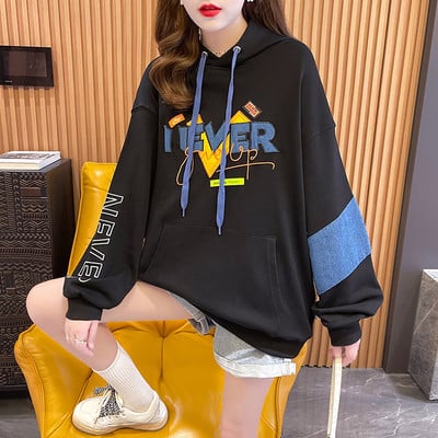 Φαρδύ μοντέλο γυναικείο φούτερ με τσέπη και έγχρωμη στάμπα