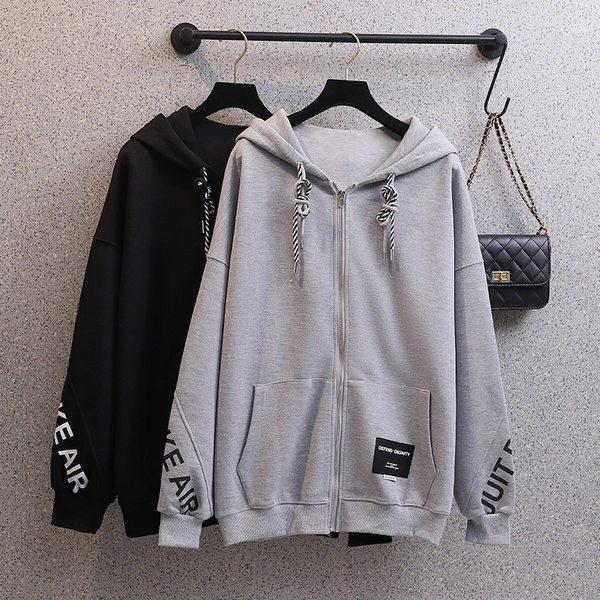 Γυναικείο φούτερ με κουκούλα και έμβλημα