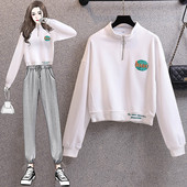 Rövid női pulóver cipzárral és színes mintával