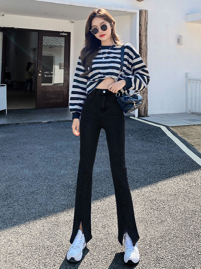 Moodne naiste teksapükste lõikega mudel, mille äärtes on lõhikud