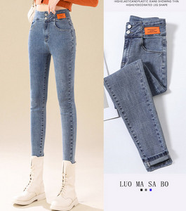 Moodsad kõrge vöökohaga elastsed naiste teksad