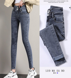 Naiste vabaaja teksapükstega nööpidega mudel