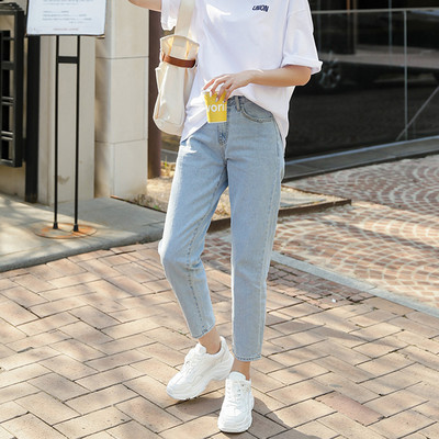 Moodsad kõrge vöökohaga naiste teksad – hele ja tume denim