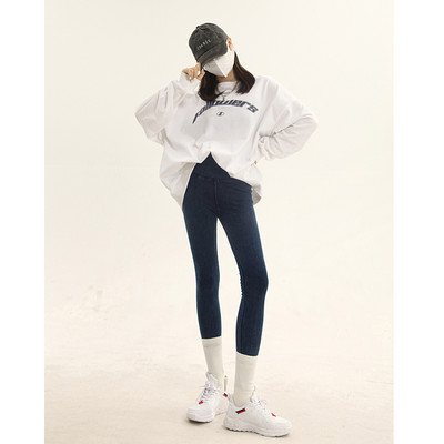 Õhukese mudeli kõrge vöökohaga naiste teksad