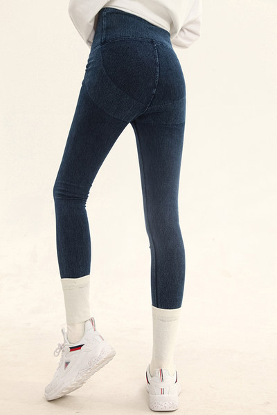 Õhukese mudeli kõrge vöökohaga naiste teksad