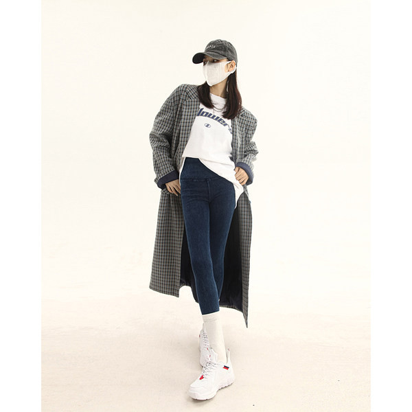 Õhukese mudeli kõrge vöökohaga naiste teksad