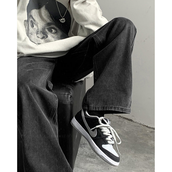 Naiste teksapükste lai mudel, mille taskutes on aplikatsioon