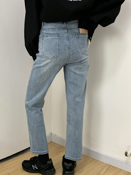 Egyenes női farmer modell magas derékkal, három színben