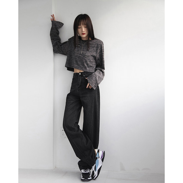 Uus laiade taskutega teksapükste mudel naistele