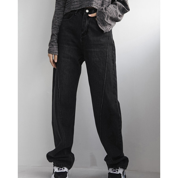 Uus laiade taskutega teksapükste mudel naistele