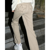 Laiad taskute ja kõrge vöökohaga teksad kolmes värvitoonis